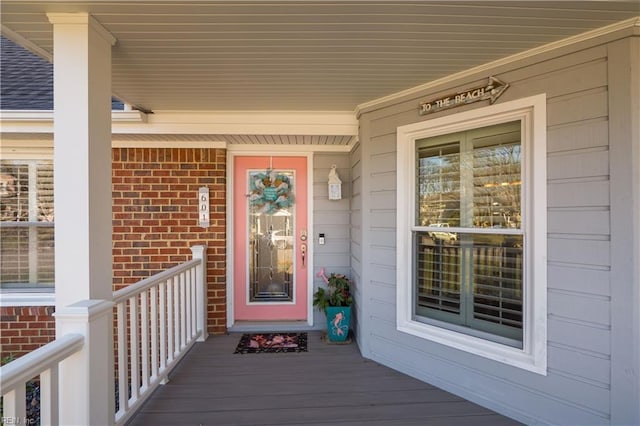 entrance to property featuring covered porch