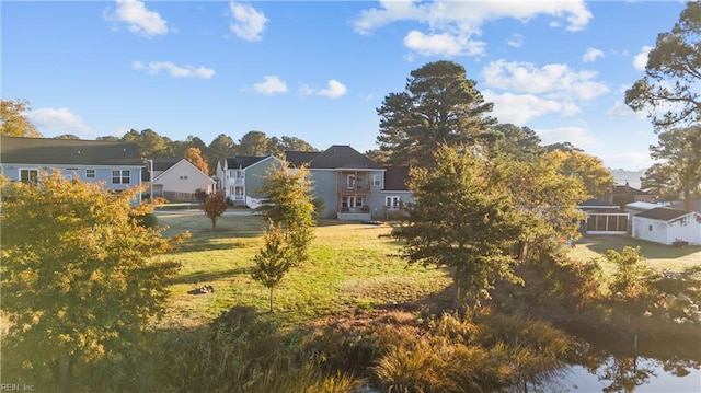 view of front facade featuring a water view and a front lawn