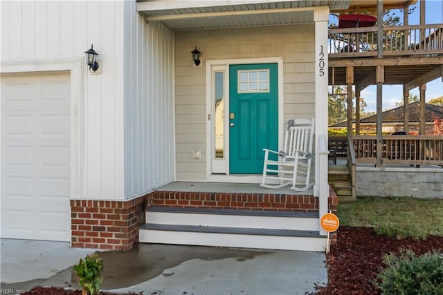 doorway to property featuring covered porch