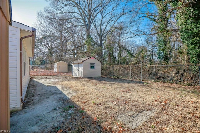 view of yard featuring a storage unit