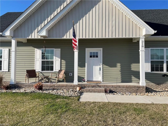 view of front facade with a front yard and covered porch