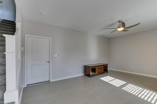 empty room with ceiling fan