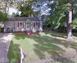 view of front of house with a front yard