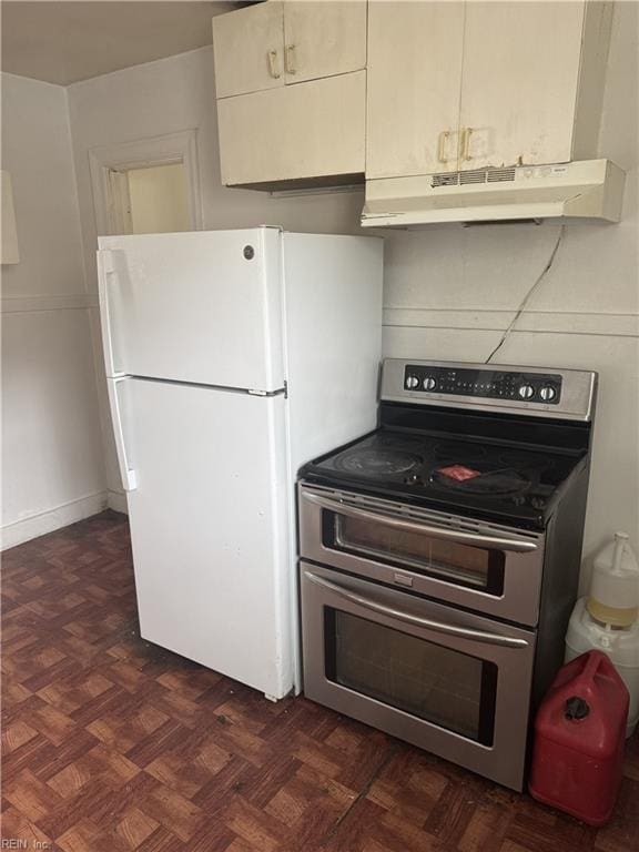 409 Hicks Ave, Norfolk, VA 23502 - kitchen featuring freestanding refrigerator, double oven range, and under cabinet range hood