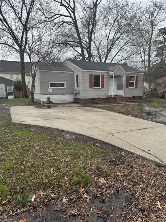 409 Hicks Ave, Norfolk, VA 23502 - view of front of property with crawl space and driveway