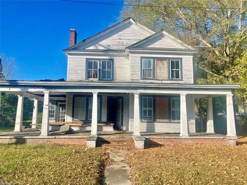 view of front of property featuring a porch