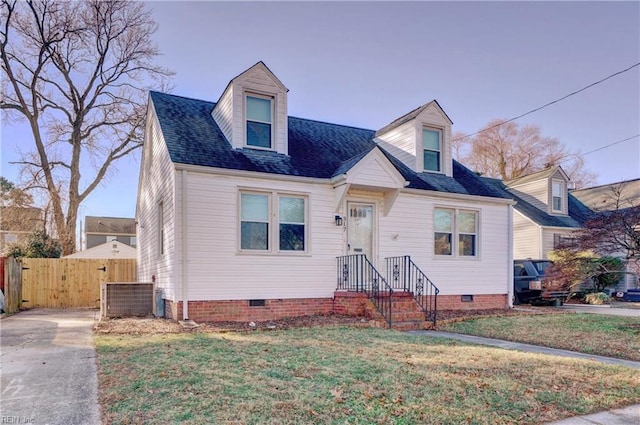 new england style home featuring a front lawn