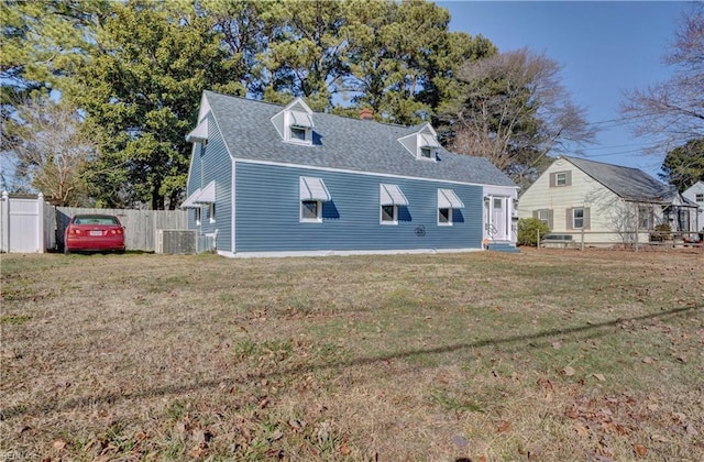 back of house featuring a yard