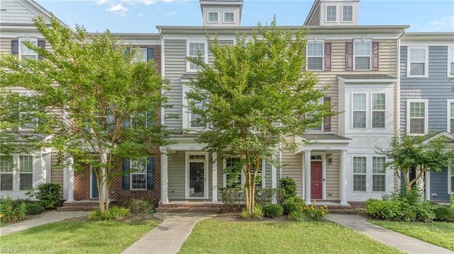 view of property featuring a front lawn