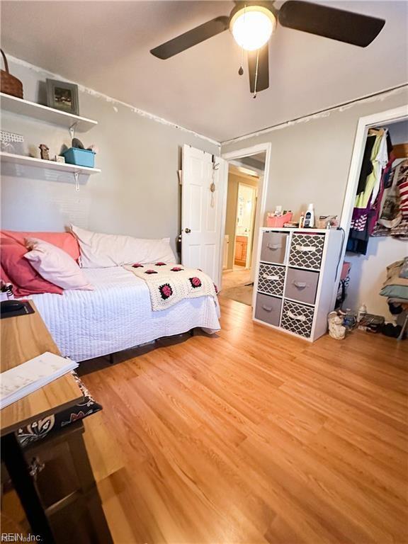 bedroom featuring hardwood / wood-style floors and ceiling fan