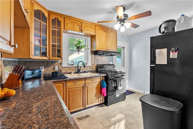 kitchen with sink, tasteful backsplash, ceiling fan, and black appliances