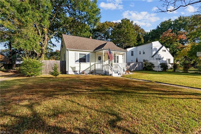 view of front facade with a front lawn