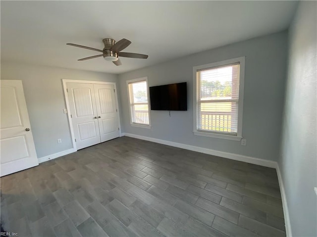 unfurnished bedroom with ceiling fan and a closet