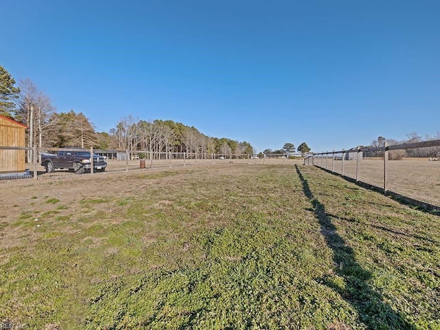 view of yard featuring a rural view