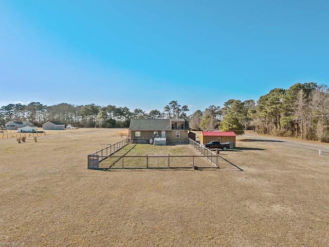 view of front of property featuring a front yard