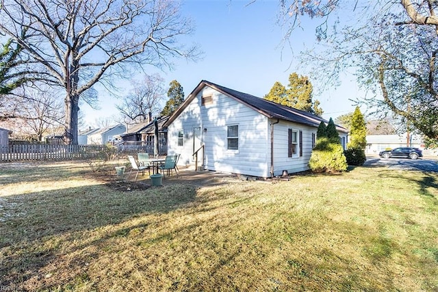 back of house featuring a yard