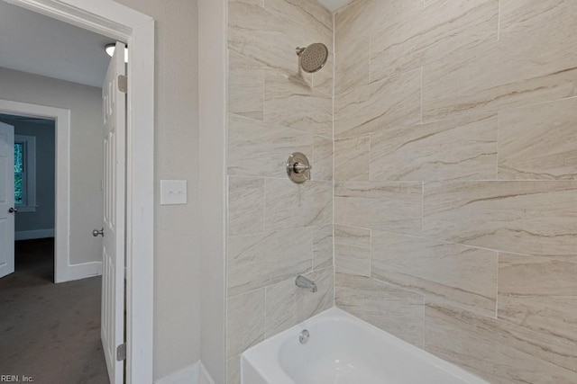 bathroom featuring tiled shower / bath