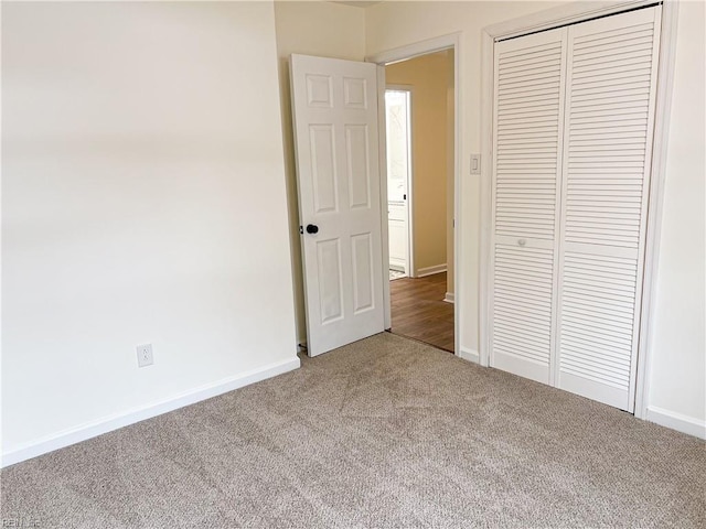 unfurnished bedroom featuring carpet flooring and a closet