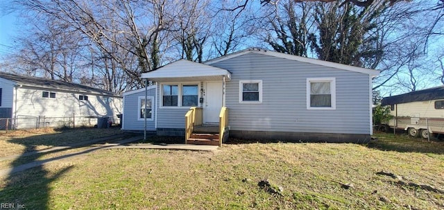 view of front facade with a front lawn