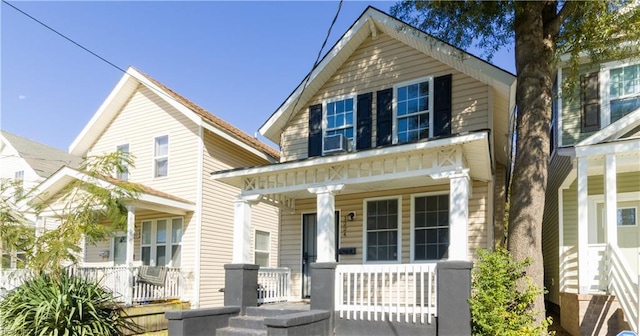 view of front of house with covered porch