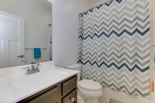 full bathroom featuring vanity, toilet, and shower / tub combo with curtain