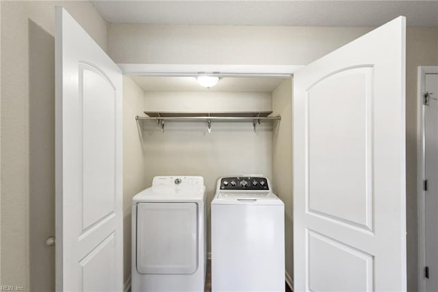 washroom featuring washing machine and clothes dryer