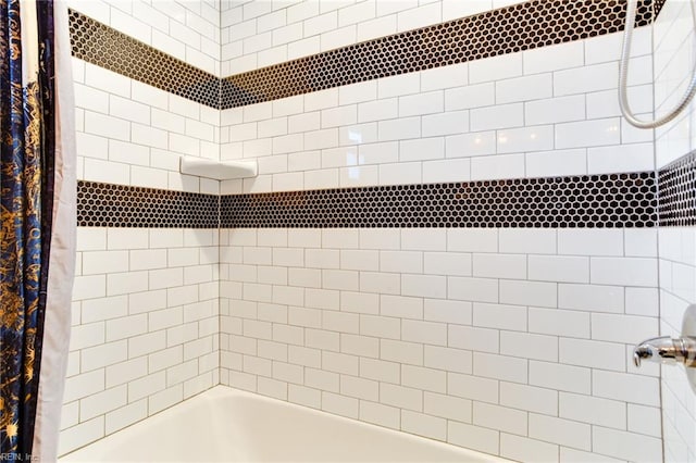 bathroom featuring shower / tub combo