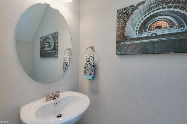 bathroom featuring sink