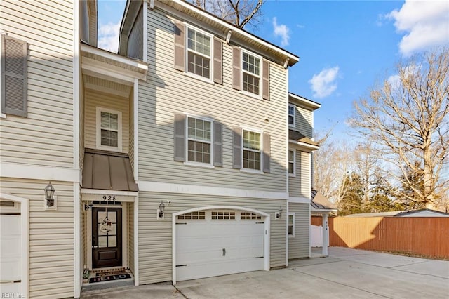 view of front facade with a garage