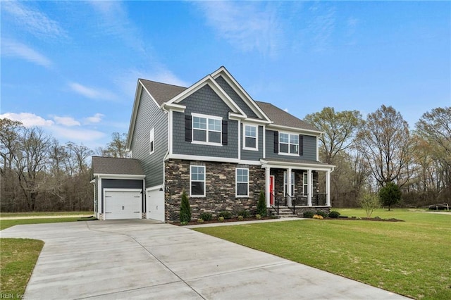 view of front of property with a front yard