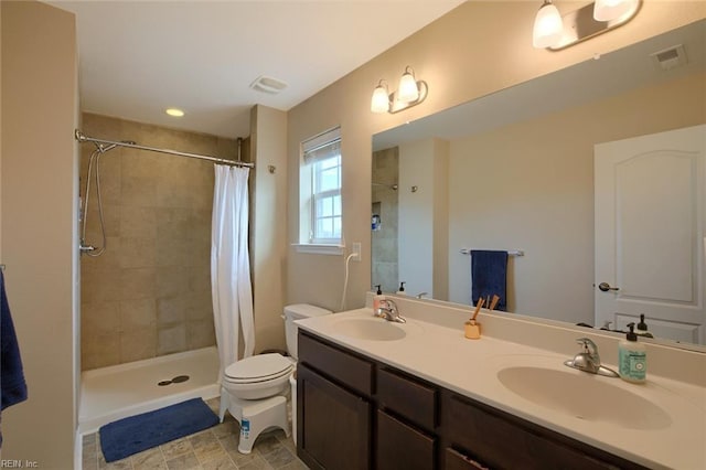 bathroom with a shower with curtain, toilet, and vanity