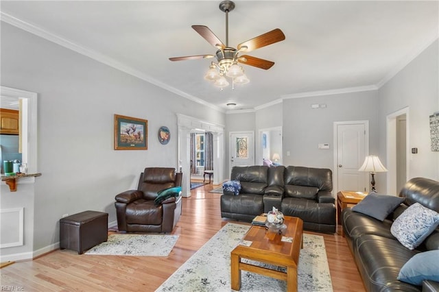 living room featuring light hardwood / wood-style floors, ornamental molding, and ceiling fan