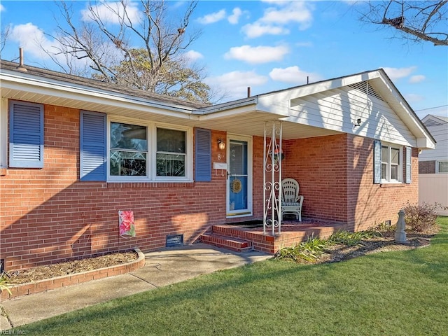 view of front of house with a front lawn