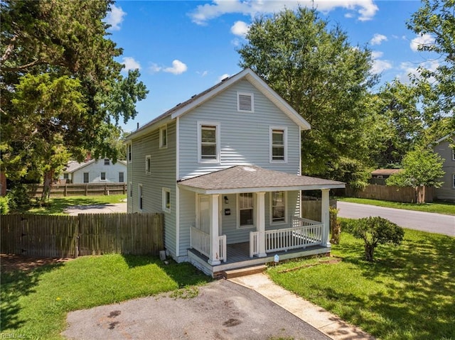 view of front facade featuring a front yard and a porch