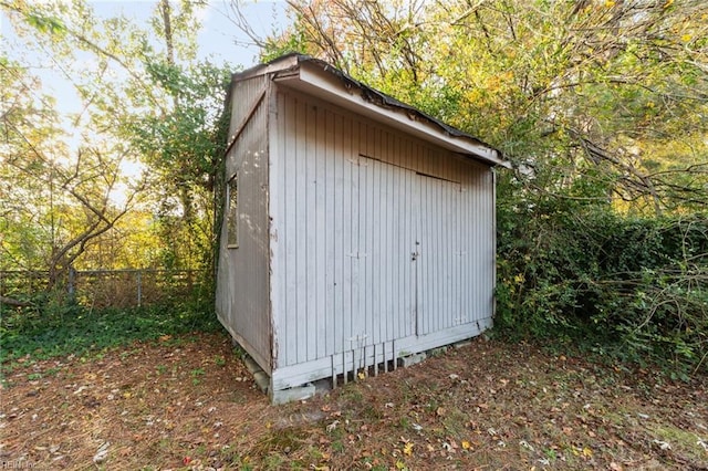 view of outbuilding