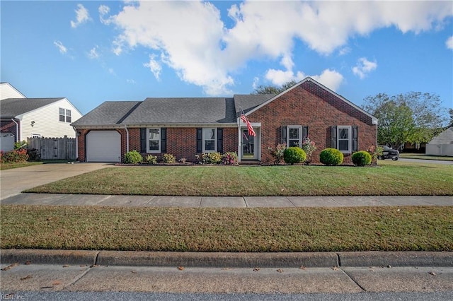 view of front of home featuring a front yard and a garage