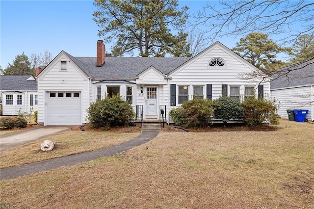 view of front facade featuring a front lawn and a garage