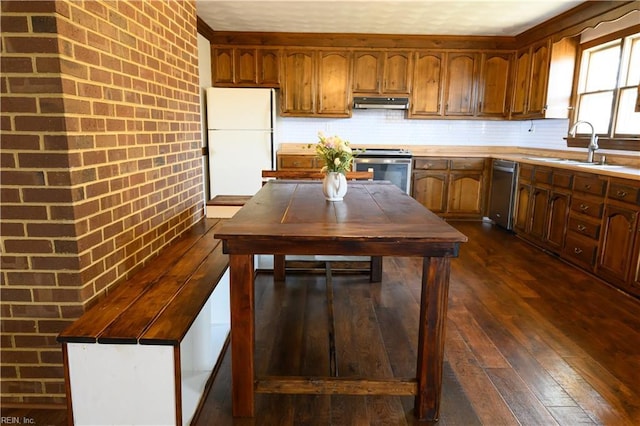 kitchen featuring sink, appliances with stainless steel finishes, and dark hardwood / wood-style floors