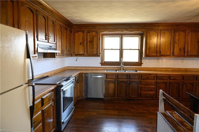 kitchen featuring sink, dark hardwood / wood-style flooring, stainless steel appliances, and tasteful backsplash