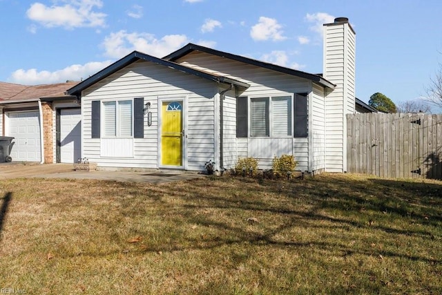 view of front facade featuring a garage and a front lawn