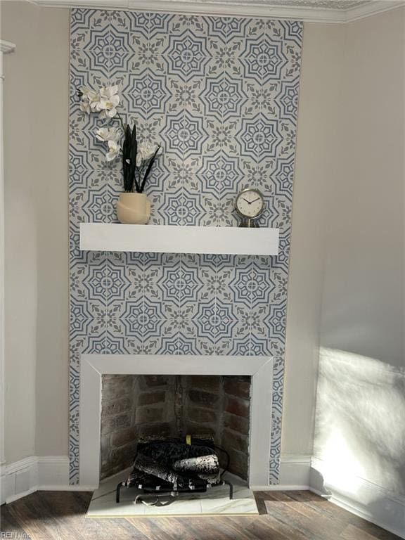 details featuring wood-type flooring and ornamental molding