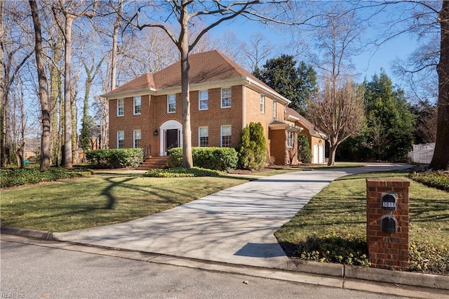 view of front of property with a front yard