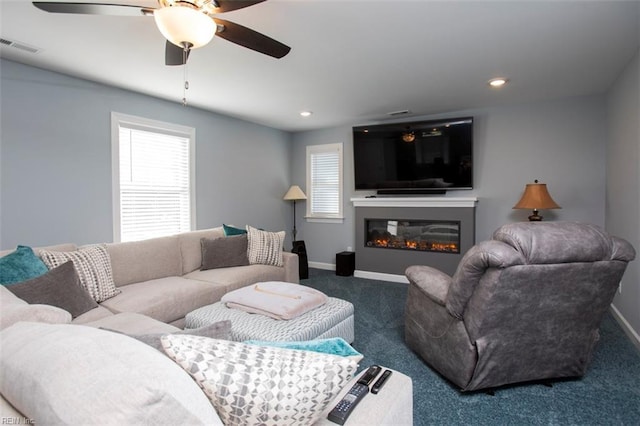 carpeted living room featuring ceiling fan