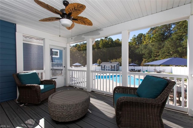 sunroom / solarium featuring ceiling fan