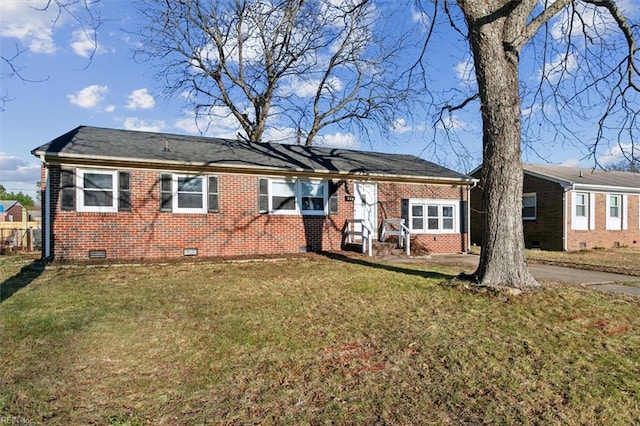 view of front of house with a front lawn