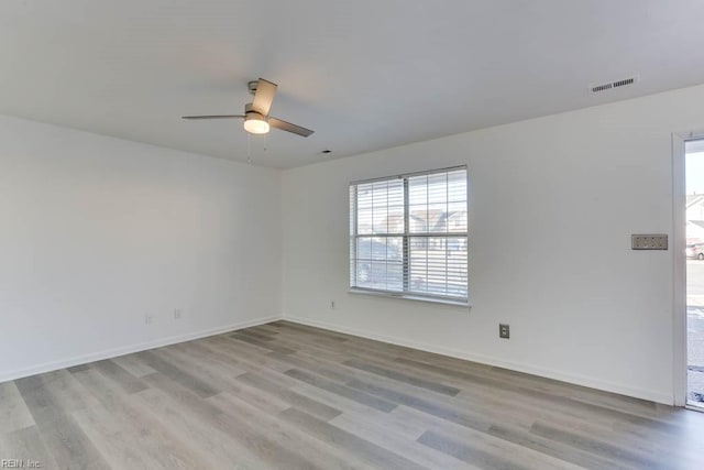 empty room featuring light hardwood / wood-style floors and ceiling fan