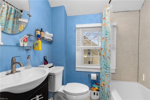 full bathroom with shower / bath combination with curtain, vanity, and toilet