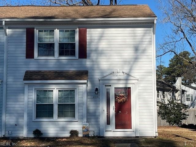 view of front of house with a front lawn