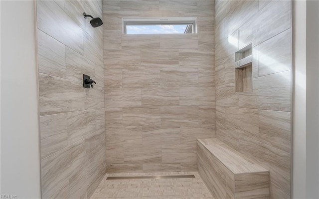 bathroom featuring a tile shower