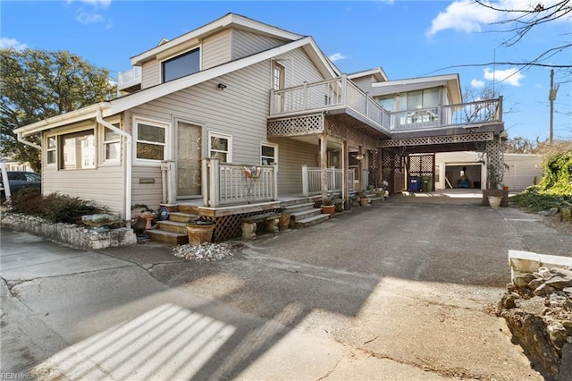 view of front of house with a balcony